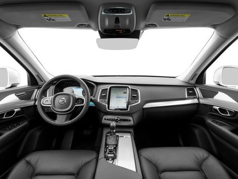 Used 2017 Volvo XC90 T6 Momentum w/ Vision Package AWD/4WD image 8