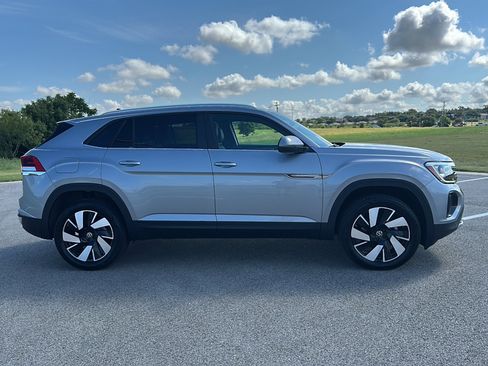Used 2024 Volkswagen Atlas Cross Sport SE image 9