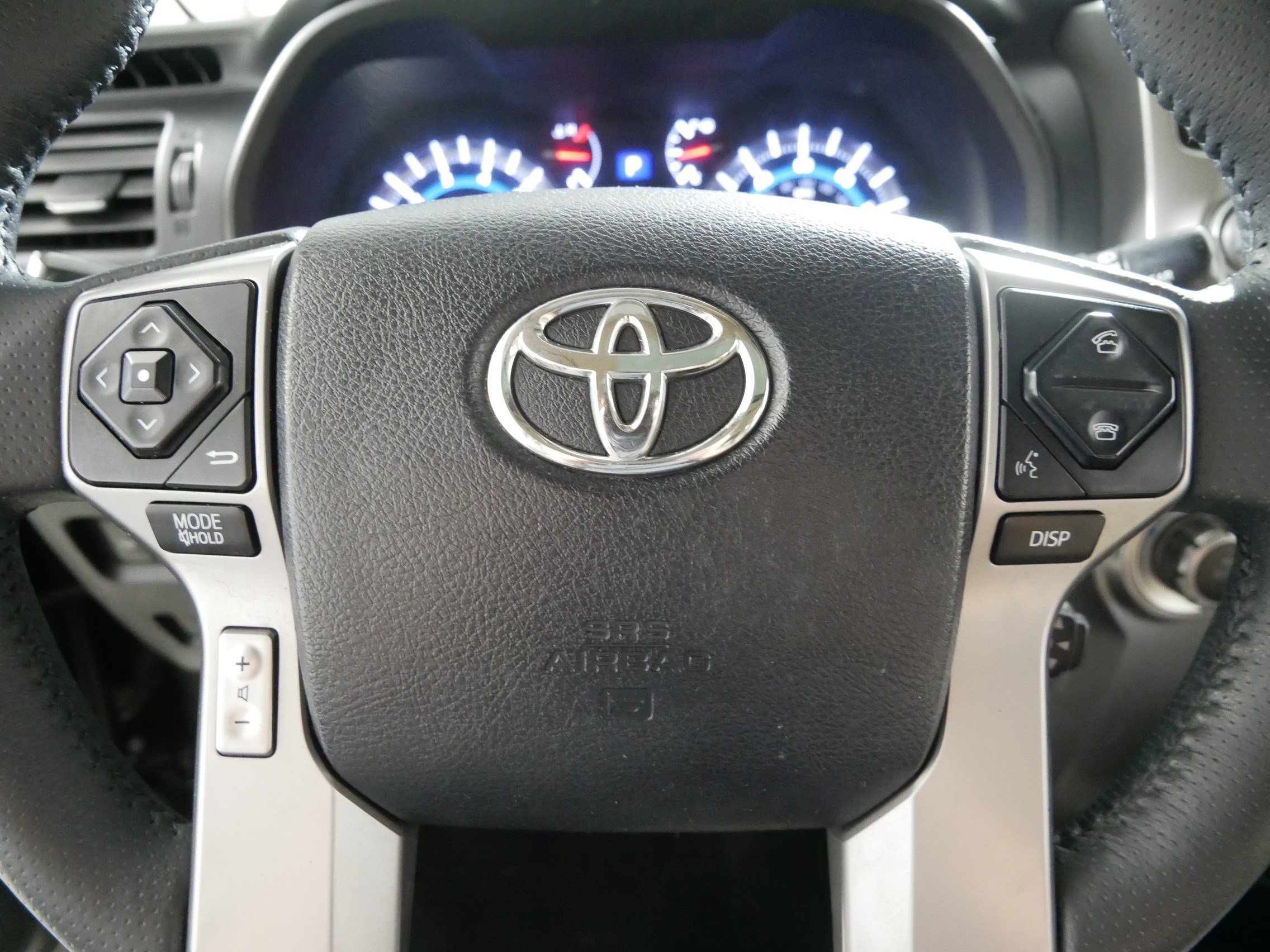 Used 2018 Toyota 4Runner Limited AWD/4WD image 25