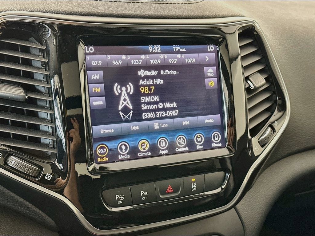 Used 2019 Jeep Cherokee Limited w/ Luxury Group FWD image 17