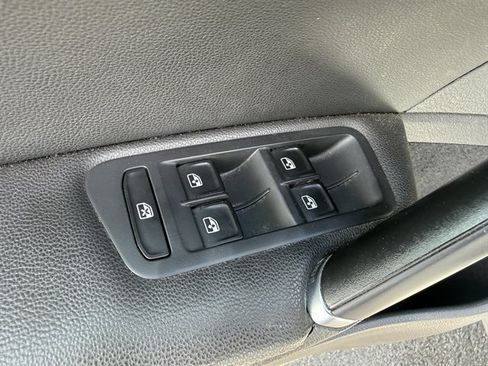 Used 2017 Volkswagen Golf Alltrack SE AWD/4WD image 12