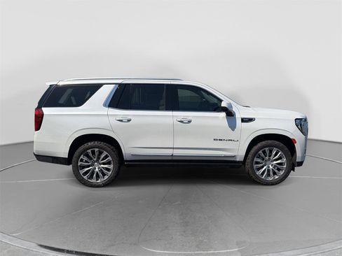 Used 2022 GMC Yukon Denali w/ Advanced Technology Package AWD/4WD image 7