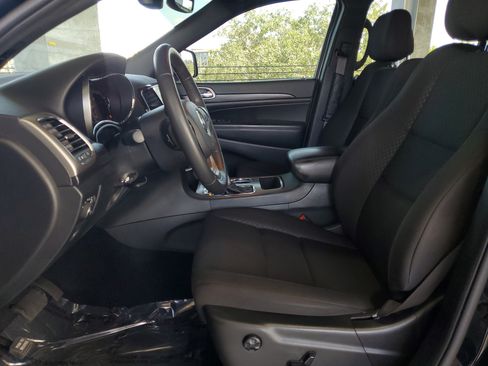 Certified 2022 Jeep Grand Cherokee Laredo E AWD/4WD image 18