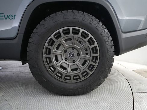 Used 2025 Rivian R1T Adventure AWD/4WD image 9
