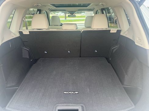 Used 2025 Nissan Rogue SV w/ SV Premium Package FWD image 27