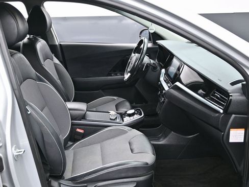 Used 2020 Kia Niro EX w/ Cold Weather Package image 30