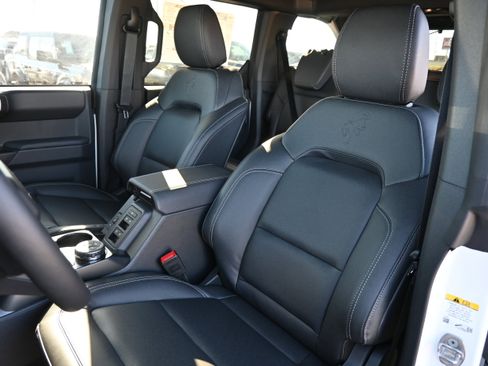 New 2025 Ford Bronco Badlands image 32