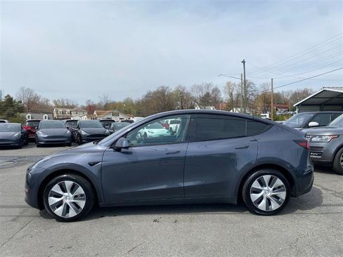 Used 2024 Tesla Model Y Long Range RWD image 2