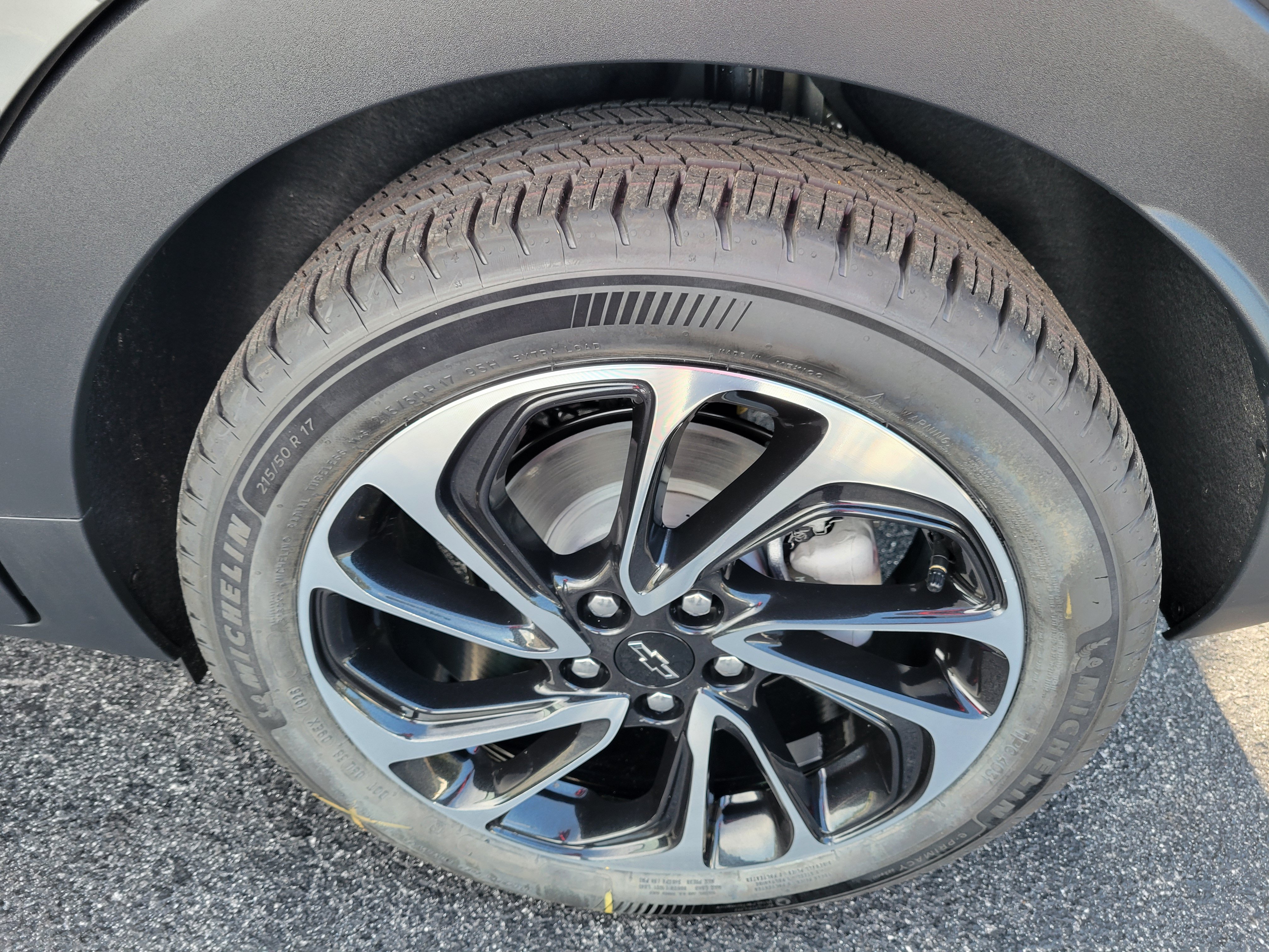 New 2027 Chevrolet Bolt LT w/ Super Cruise Package FWD image 35