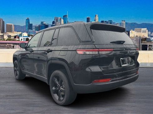 New 2025 Jeep Grand Cherokee Altitude image 5