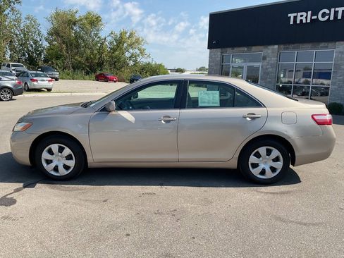 Used 2007 Toyota Camry LE FWD image 3