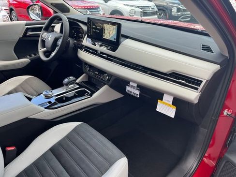 New 2025 Mitsubishi Outlander SE image 35