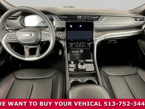 Used 2025 Jeep Grand Cherokee Limited w/ Luxury Tech Group II AWD/4WD image 7