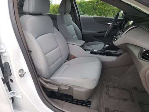 Used 2025 Chevrolet Malibu LT FWD image 16
