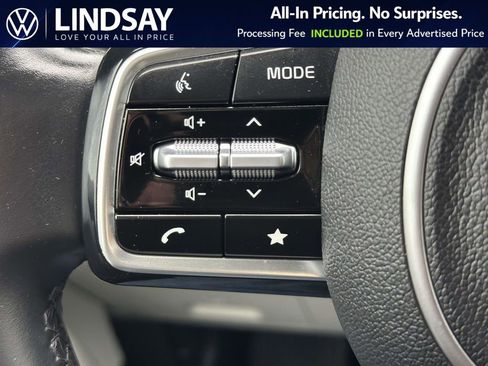 Used 2022 Kia Carnival LX FWD image 22