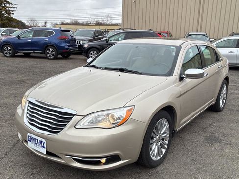 Used 2013 Chrysler 200 Limited image 3