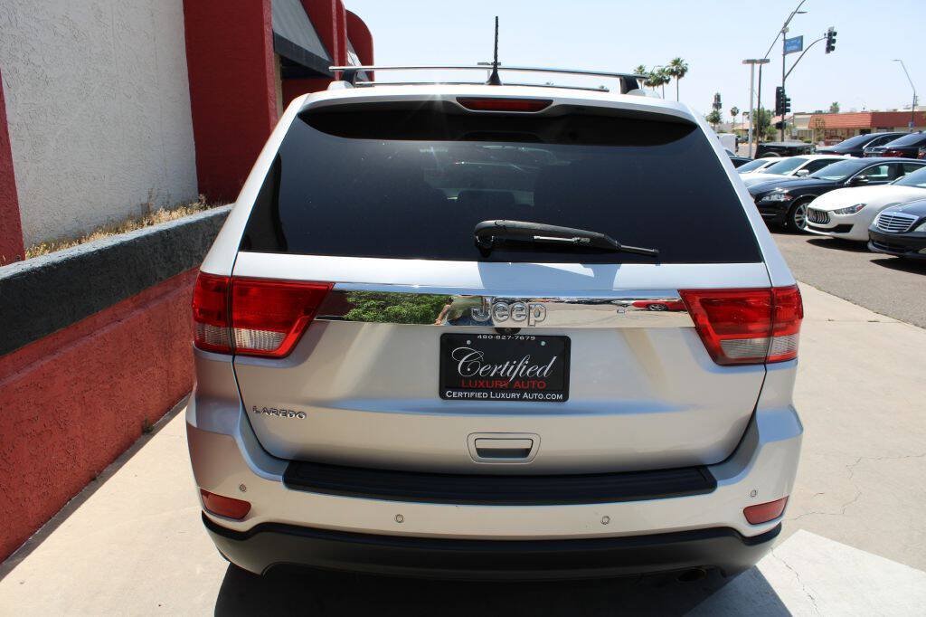 Used 2012 Jeep Grand Cherokee Laredo RWD image 5