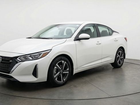Used 2025 Nissan Sentra SV image 3