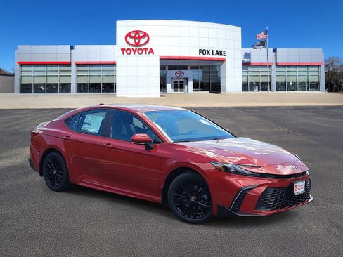 New 2025 Toyota Camry SE image 2