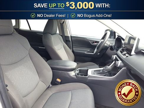 Used 2025 Toyota RAV4 XLE FWD image 21
