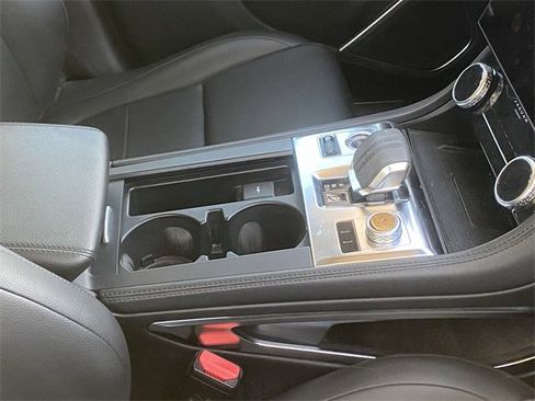 Used 2021 Jaguar F-PACE image 6