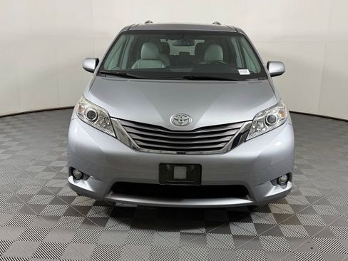 Used 2017 Toyota Sienna XLE image 7