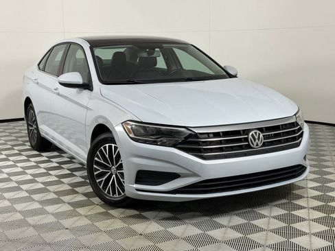 Used 2019 Volkswagen Jetta SE image 2