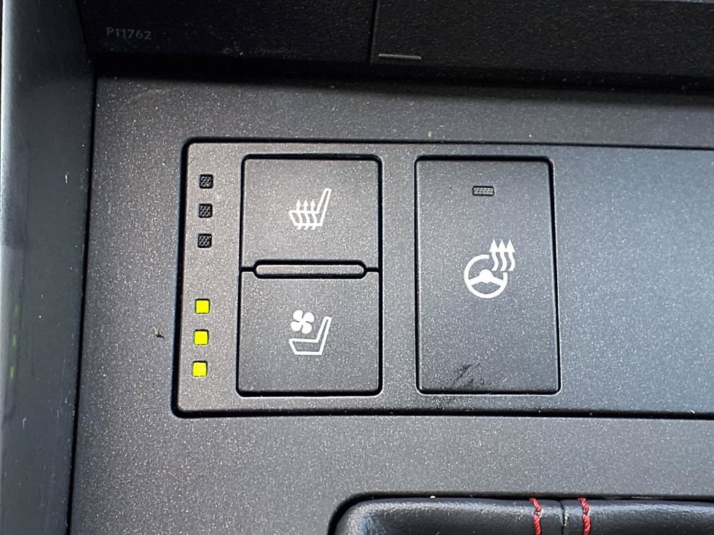 Used 2019 Lexus IS 300 w/ Navigation Package RWD image 9