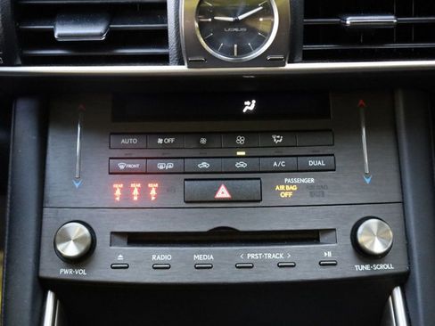 Used 2019 Lexus IS 300 image 40