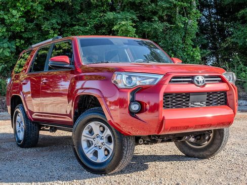Used 2021 Toyota 4Runner SR5 AWD/4WD image 7