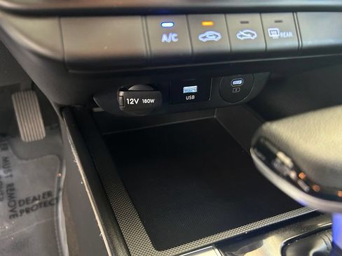 Used 2025 Hyundai Elantra SE FWD image 40