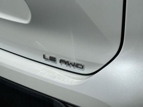 Used 2023 Toyota Highlander LE AWD/4WD image 9