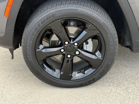 Certified 2024 Jeep Grand Cherokee Altitude image 12