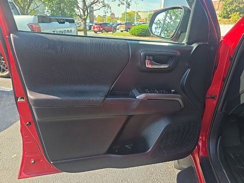 Certified 2017 Toyota Tacoma TRD Sport image 16