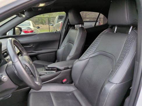 Used 2019 Lexus UX 200 image 24