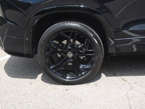 Used 2025 Volkswagen Tiguan SE R-Line AWD/4WD image 28