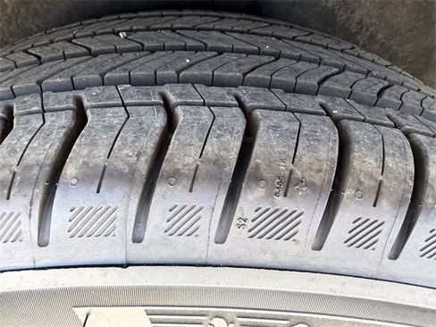 New 2026 Chevrolet Equinox EV LT w/ Midnight Package image 18