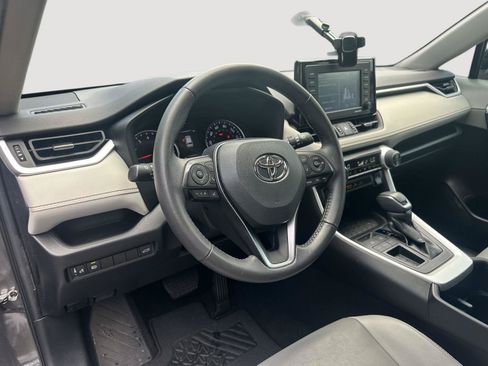 Used 2022 Toyota RAV4 XLE Premium FWD image 11