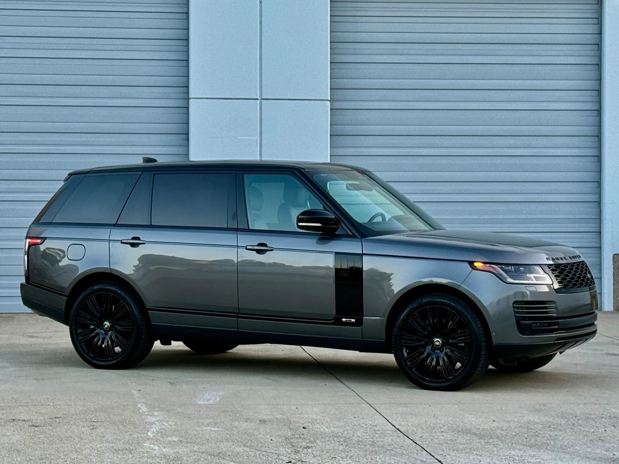 Used 2019 Land Rover Range Rover Long Wheelbase Supercharged AWD/4WD image 2