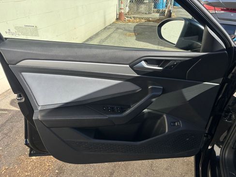 Used 2025 Volkswagen Jetta SE image 20