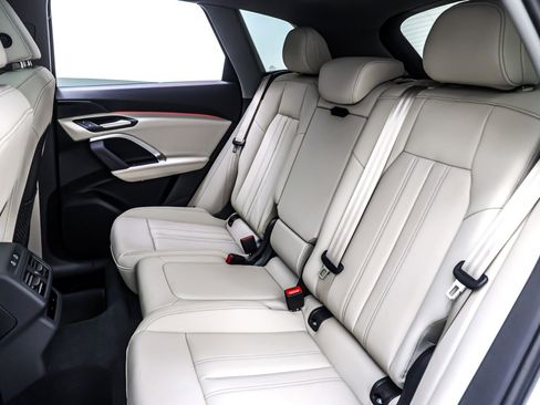 New 2025 Audi Q5 Premium image 8