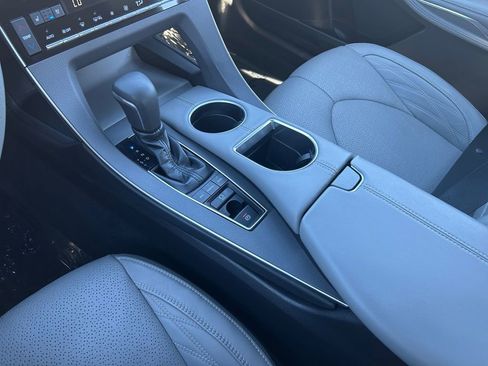 Used 2019 Toyota Avalon Limited image 20