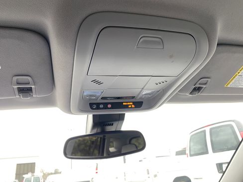 Used 2024 GMC Terrain SLE image 31