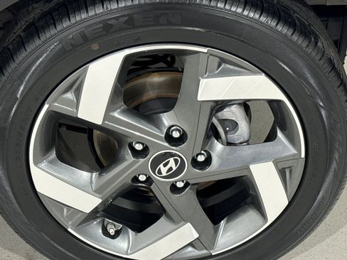 Used 2023 Hyundai Venue SEL image 8