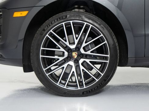 Certified 2026 Porsche Macan AWD/4WD image 15