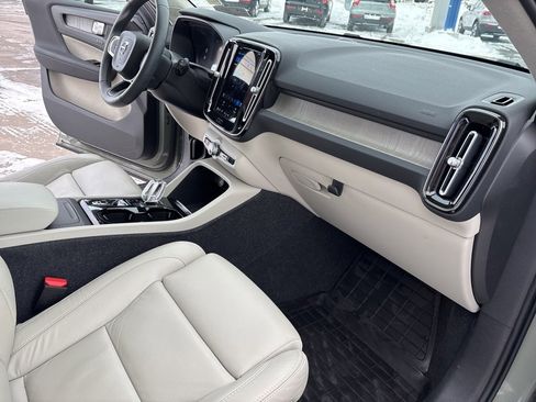 Used 2023 Volvo XC40 B5 Plus w/ Protection Package Premier image 35