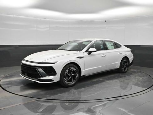 New 2026 Hyundai Sonata SEL FWD image 4