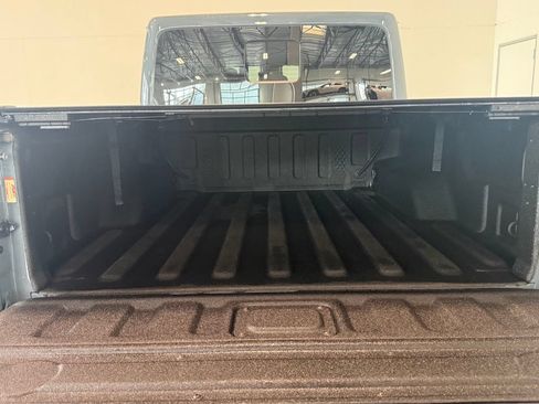 Used 2024 Jeep Gladiator Rubicon AWD/4WD image 9