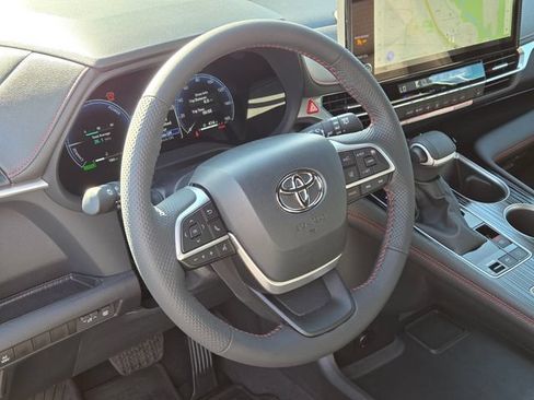 Used 2026 Toyota Sienna XSE FWD image 19