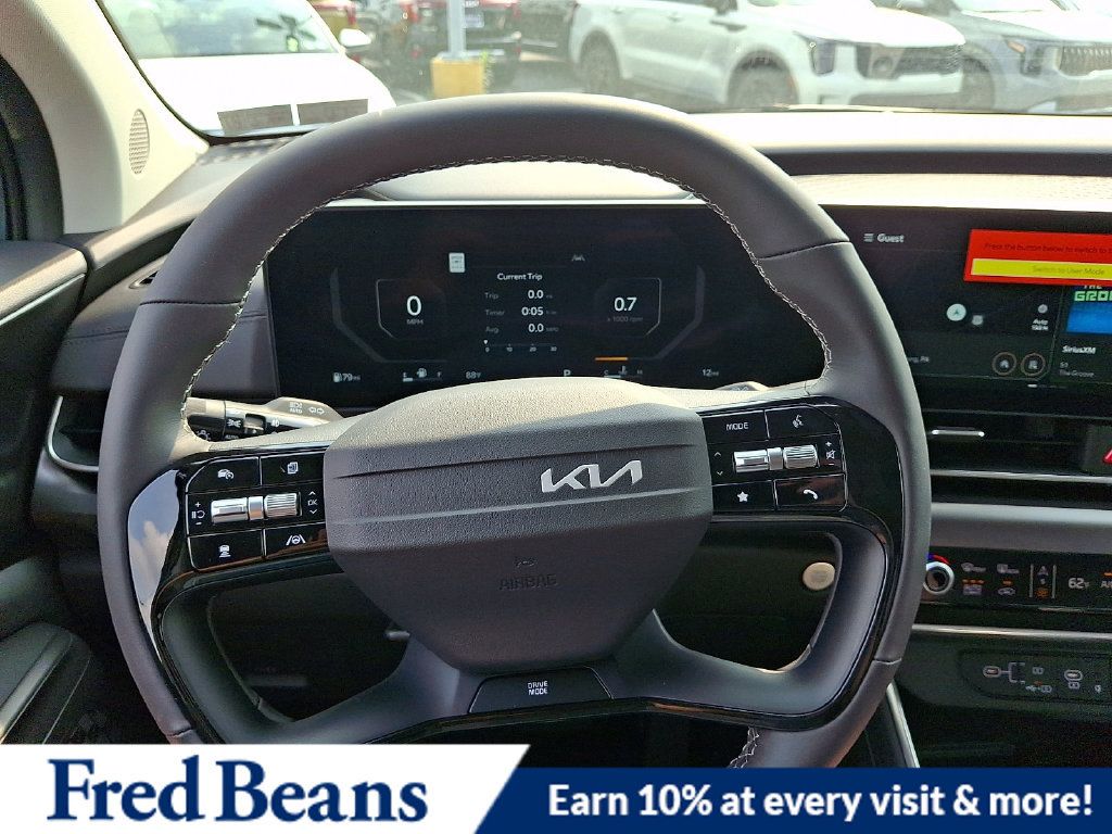 New 2027 Kia Carnival SX w/ Dark Edition Package FWD image 18